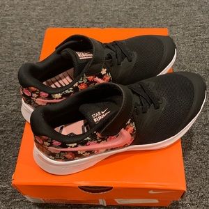 Nike Star Runner sneakers, size 1Y